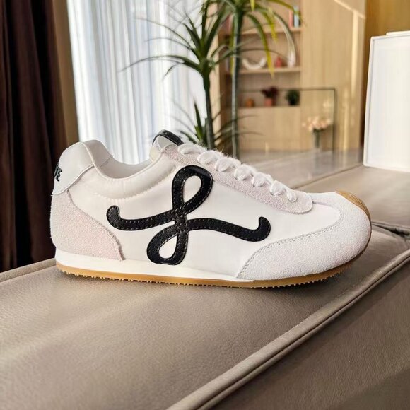 Loewe Flow Runner Sneakers – Chic White with Black Logo, Great Condition! - Picture 4 of 9